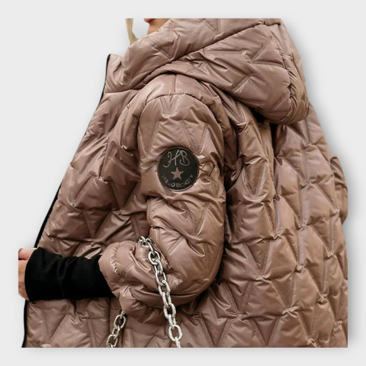 Elegantní prošívaný kabát s kapucí