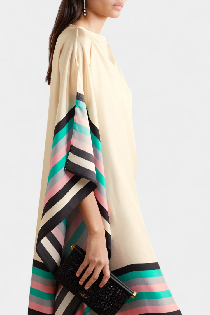 Kaftan Elenora s geometrickým vzorem široká silueta a síťovina