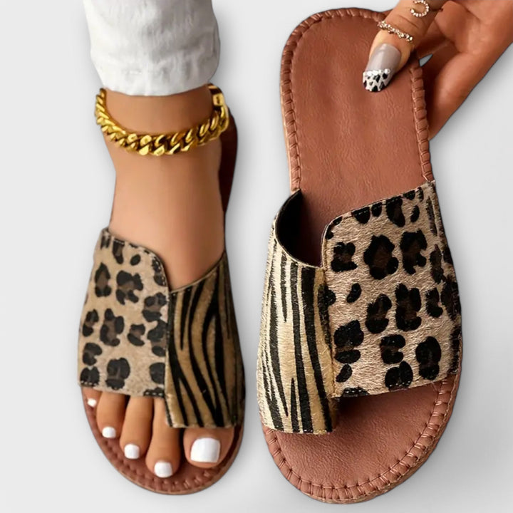 Stylové sandály s leopardím vzorem a dvoubarevným designem