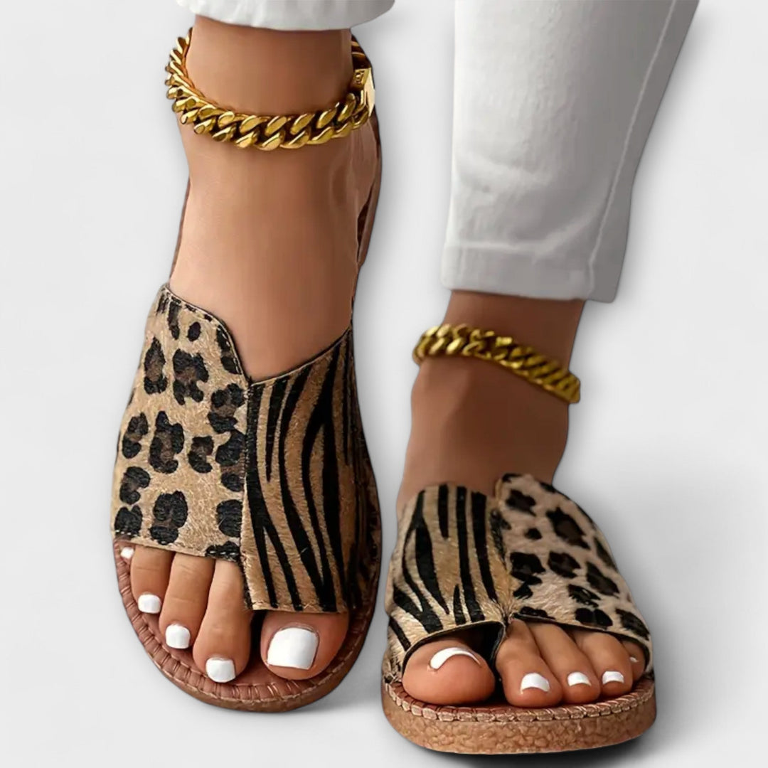 Stylové sandály s leopardím vzorem a dvoubarevným designem