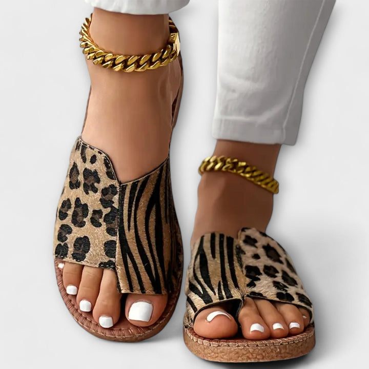 Stylové sandály s leopardím vzorem a dvoubarevným designem