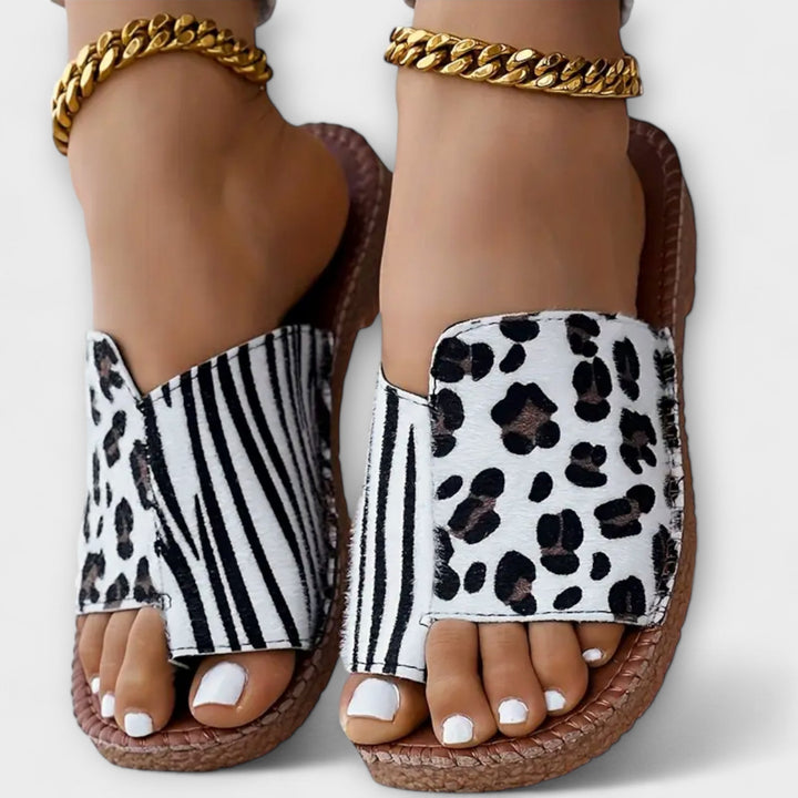 Stylové sandály s leopardím vzorem a dvoubarevným designem