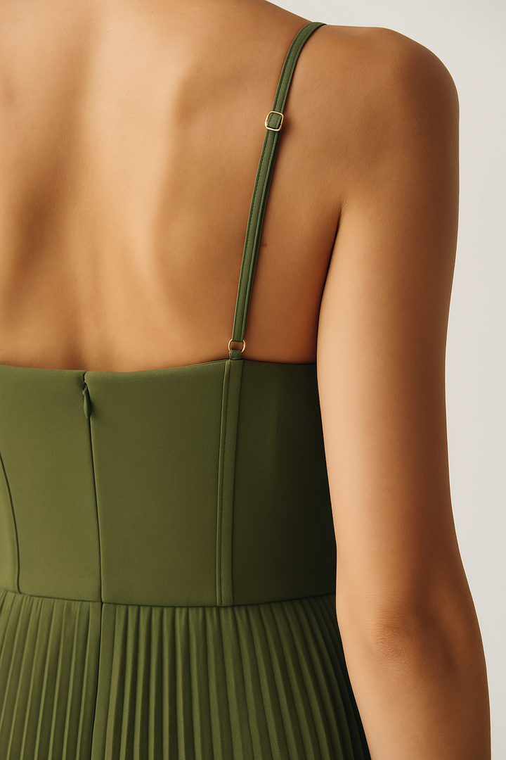 Olivia – Moderní Elegance – Šaty s Otevřenými Zády