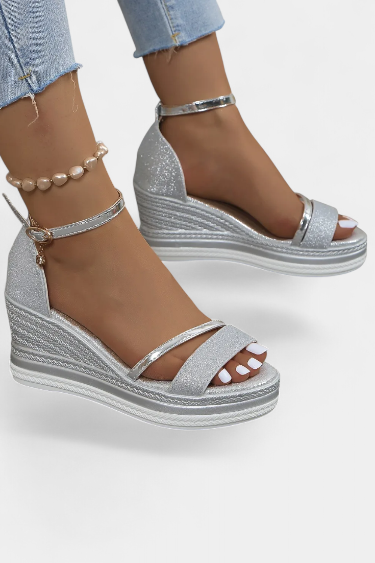 Corinne Ortopedické Wedge Platform Sandály s lesklým povrchem