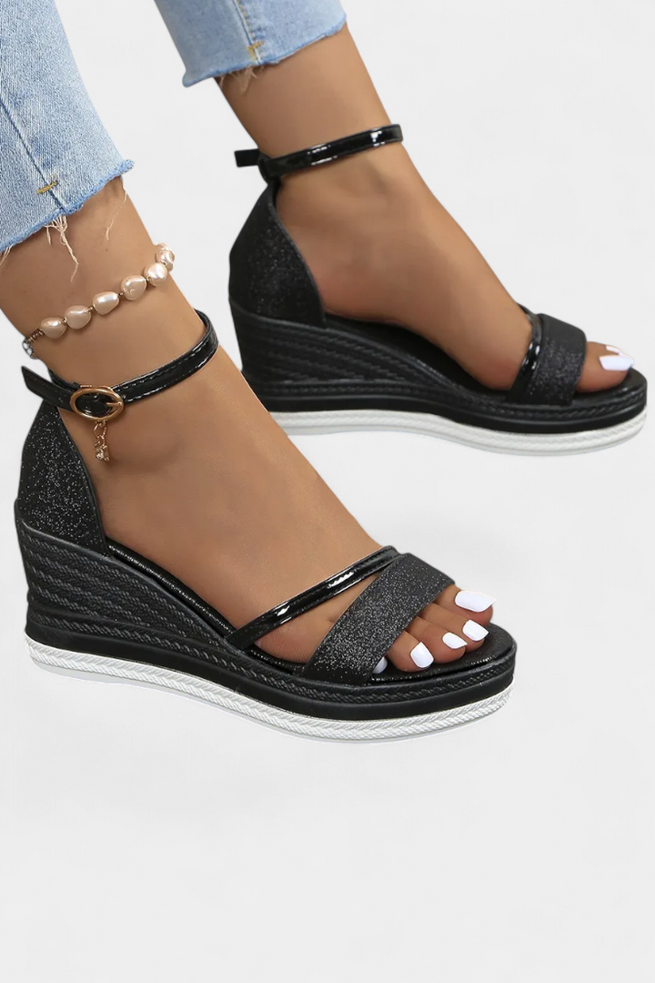 Corinne Ortopedické Wedge Platform Sandály s lesklým povrchem