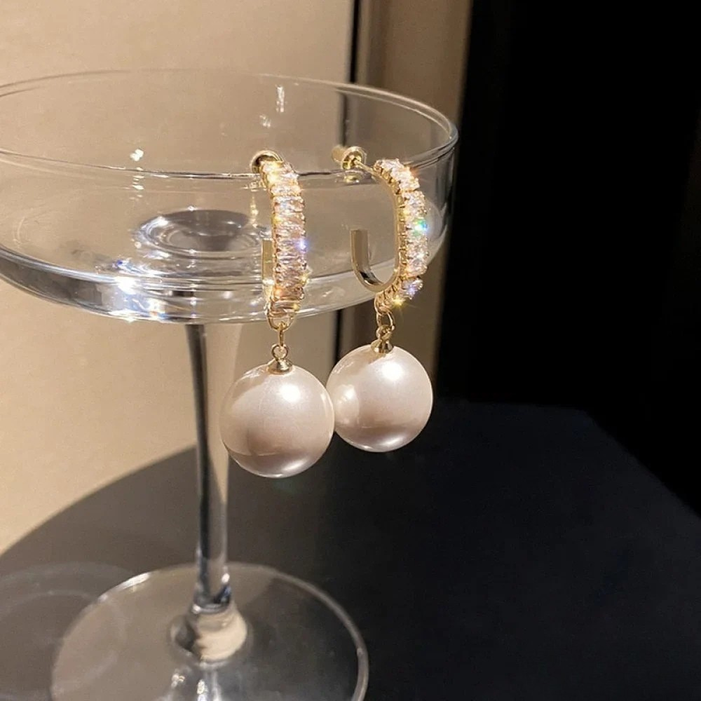 Elegantní náušnice s perlami a zirkony