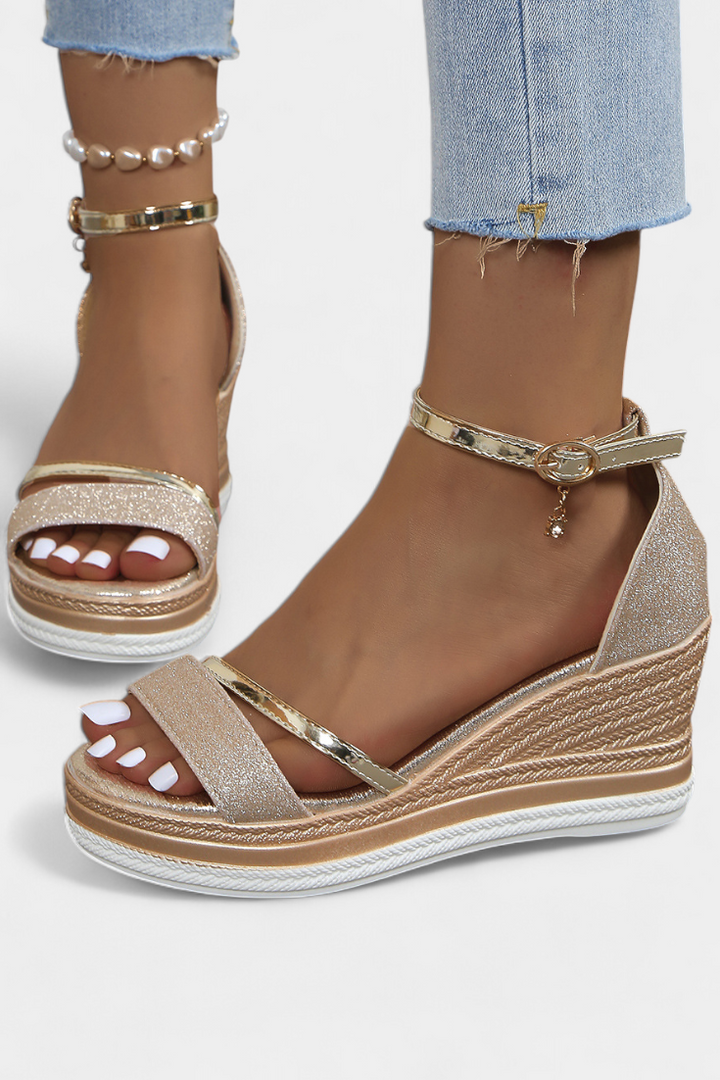Corinne Ortopedické Wedge Platform Sandály s lesklým povrchem