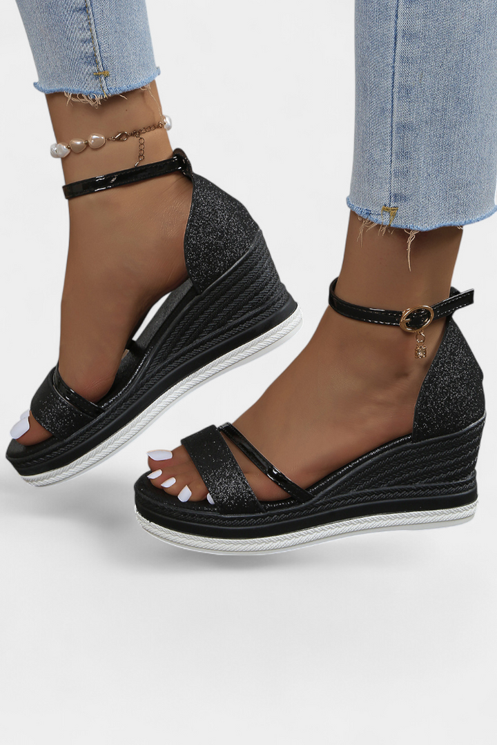 Corinne Ortopedické Wedge Platform Sandály s lesklým povrchem