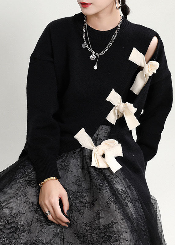Angela | Organický Černý Pletený Podzimní Svetřík s Kulatým Výstřihem a Asymetrickým Patchwork Designem