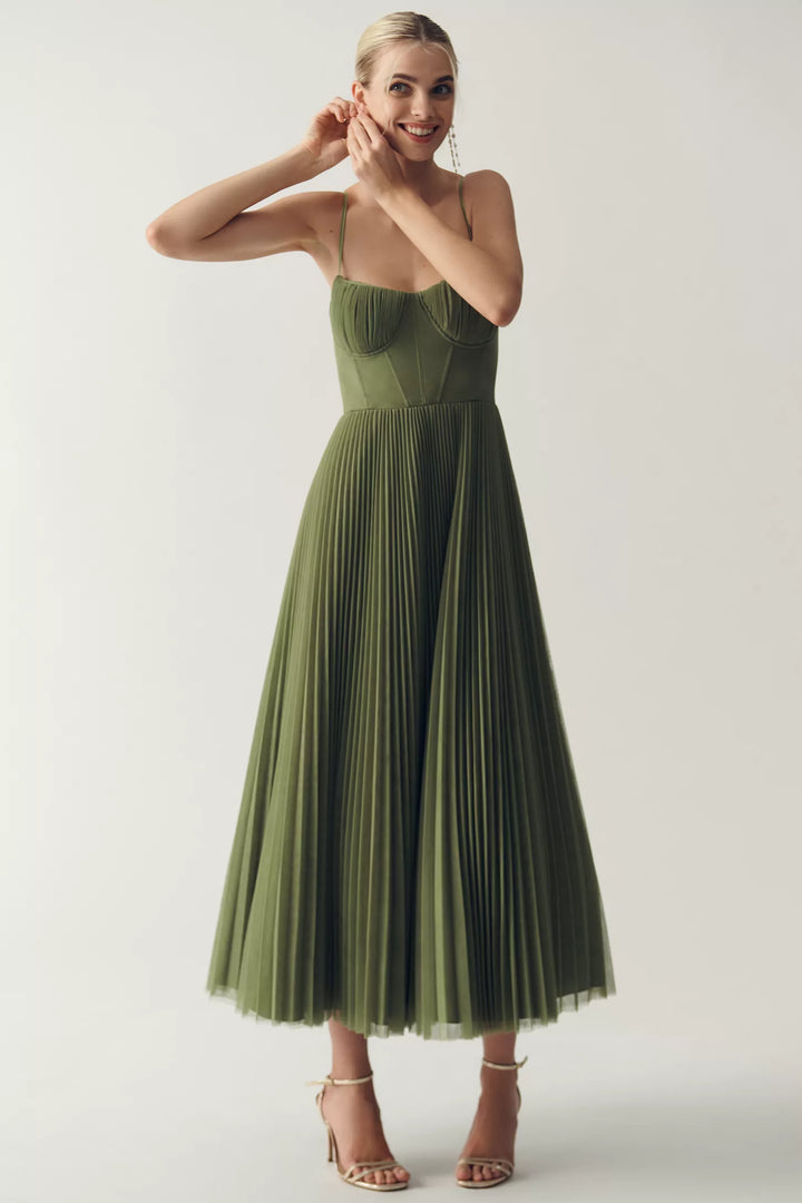 Olivia – Moderní Elegance – Šaty s Otevřenými Zády