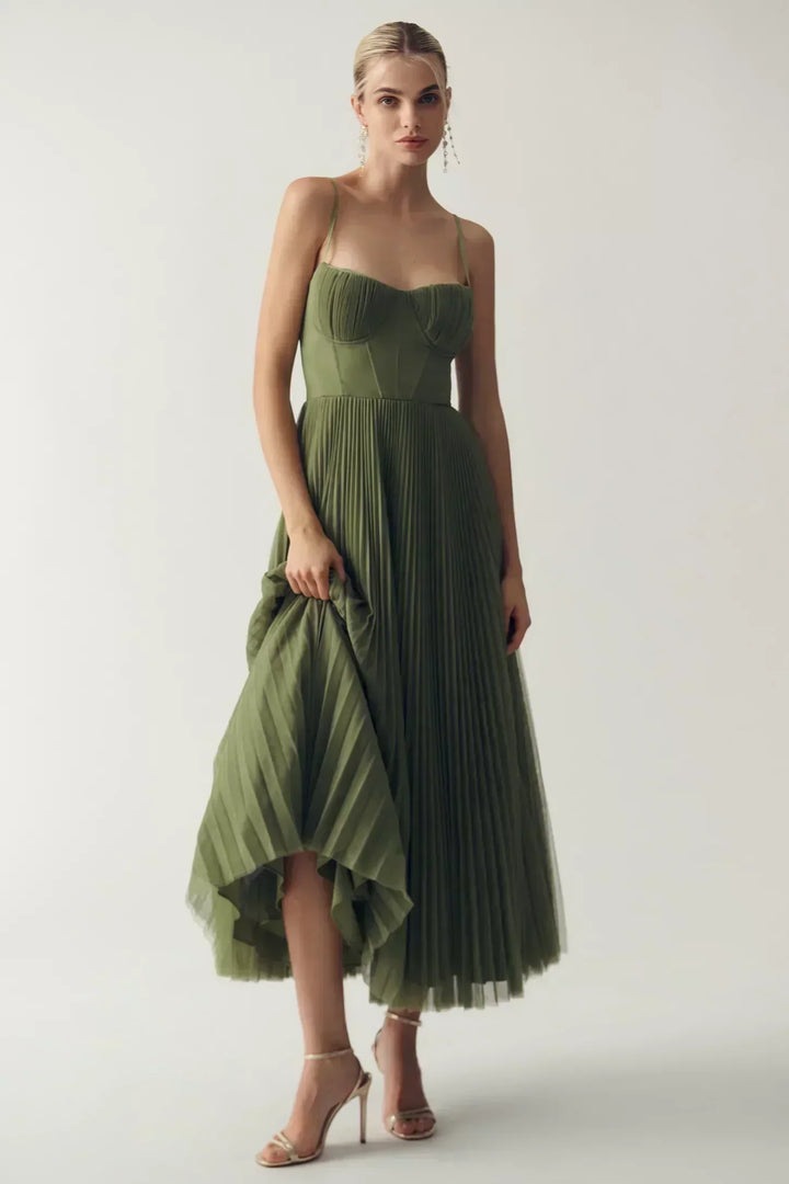 Olivia – Moderní Elegance – Šaty s Otevřenými Zády