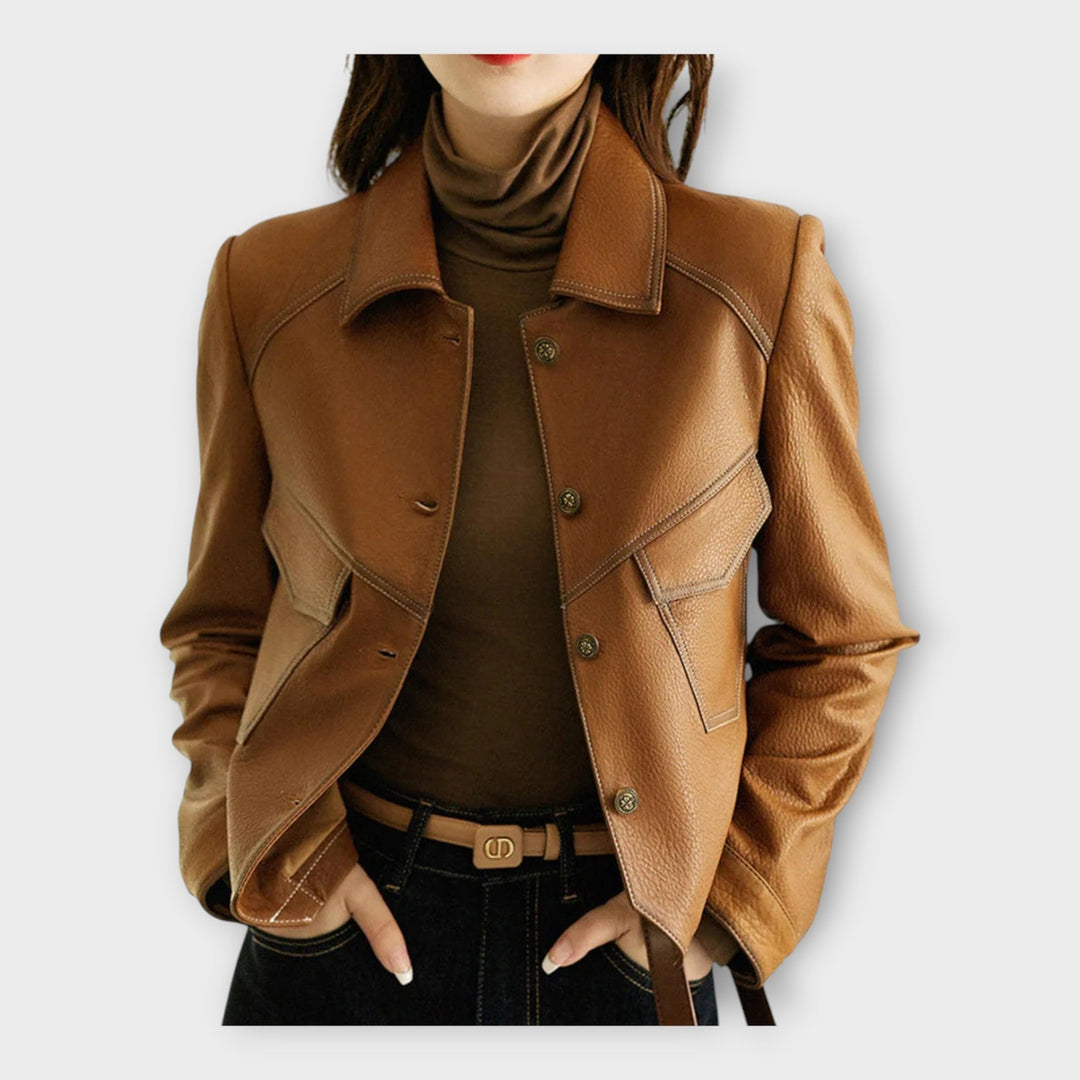 Elegantní kožený blazer s moderním designem a rafinovanou estetikou