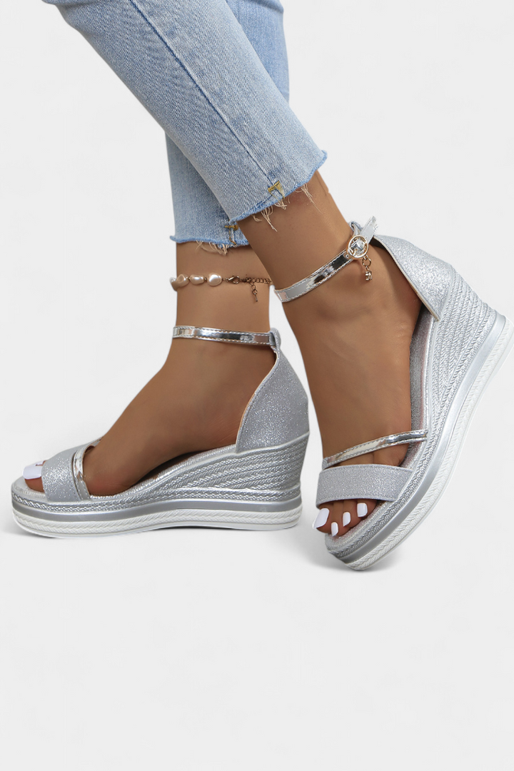 Corinne Ortopedické Wedge Platform Sandály s lesklým povrchem